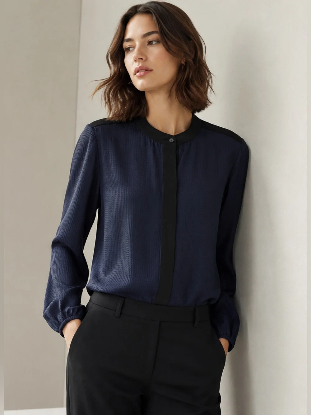 Theory Navy & Black Silk Hidden Placket Blouse Size Small - Picture 1 of 8